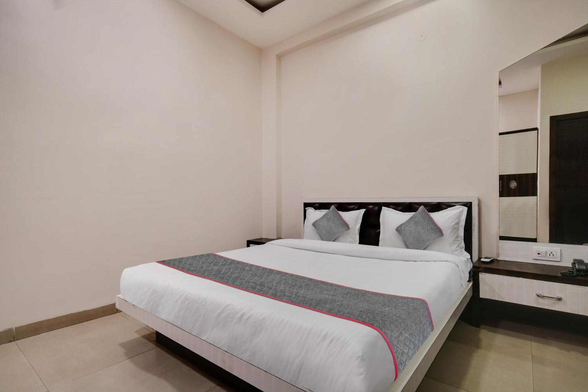 Townhouse Prime Stay インドール エクステリア 写真