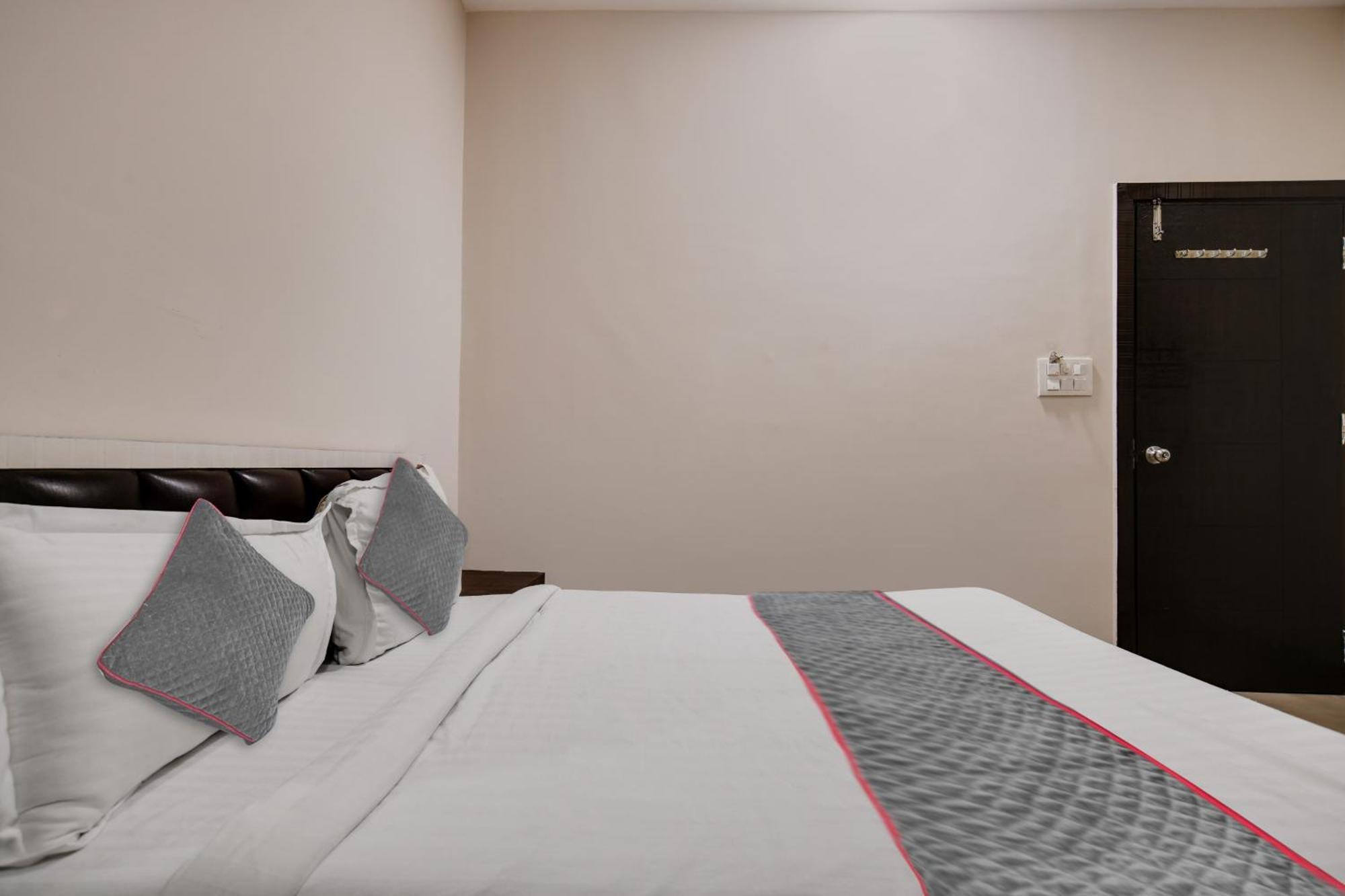 Townhouse Prime Stay インドール エクステリア 写真