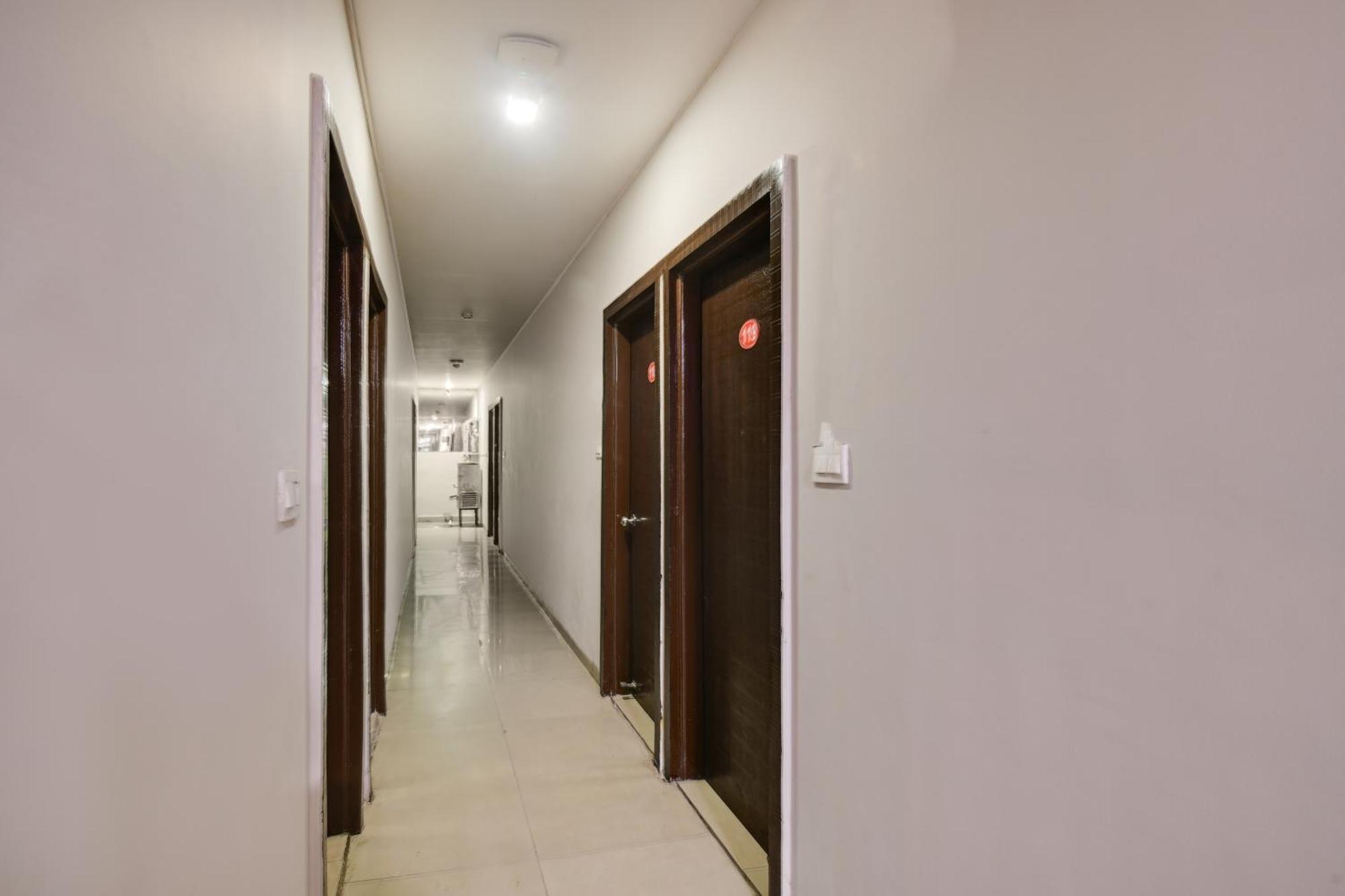 Townhouse Prime Stay インドール エクステリア 写真