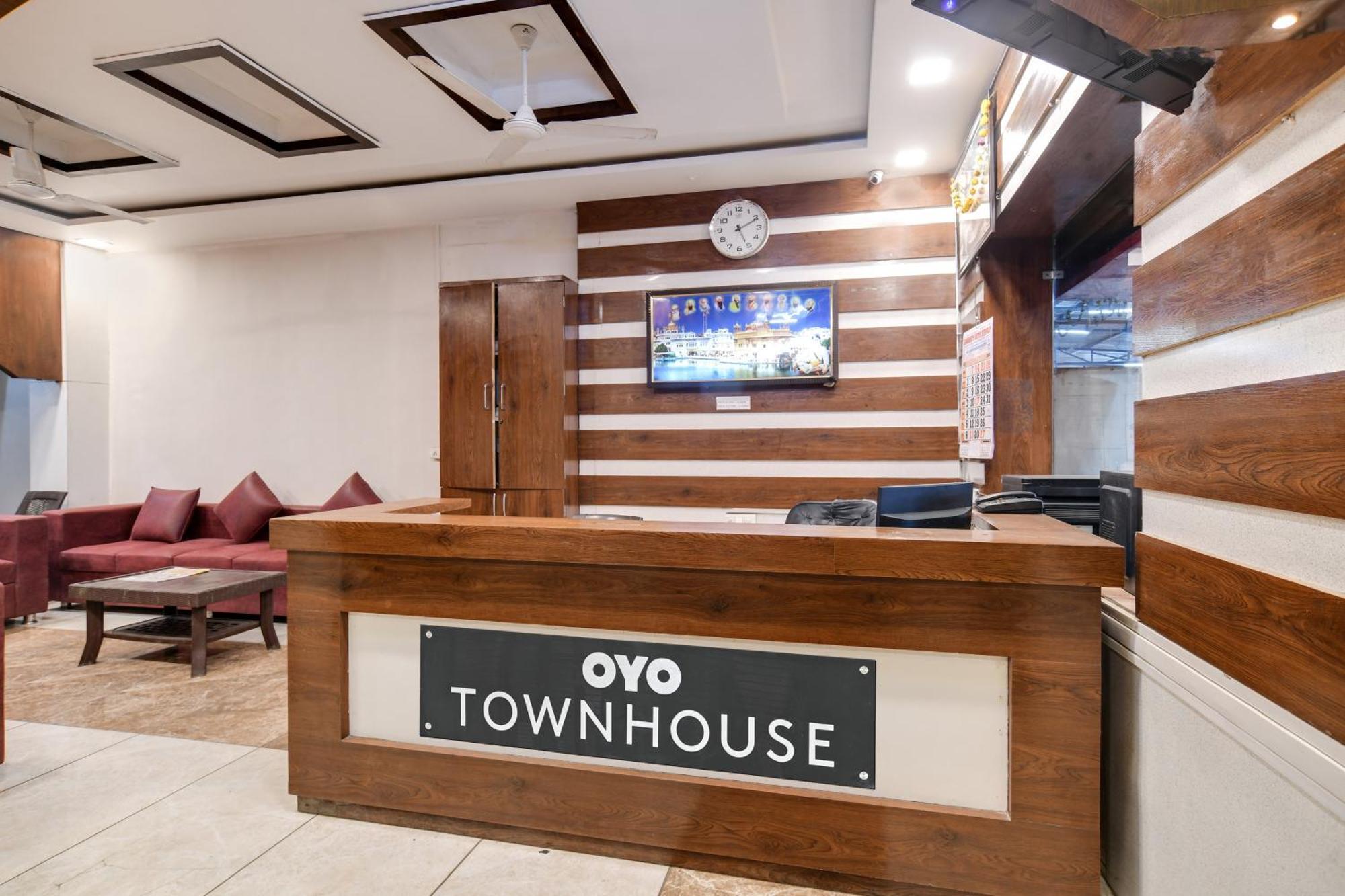 Townhouse Prime Stay インドール エクステリア 写真