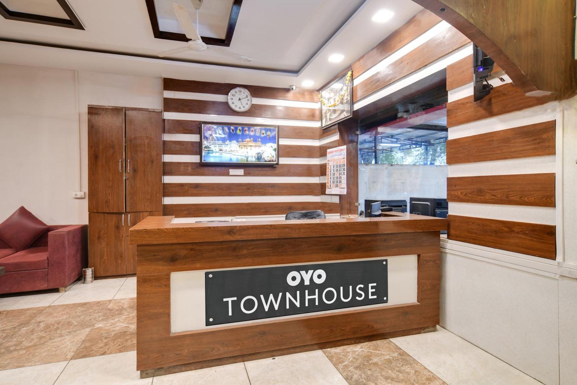 Townhouse Prime Stay インドール エクステリア 写真