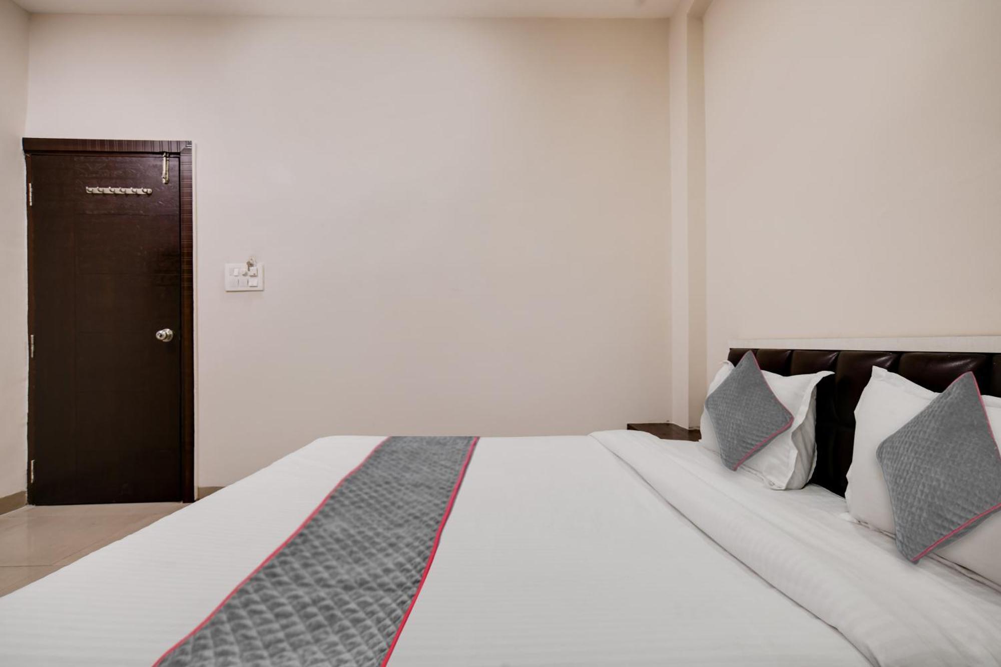 Townhouse Prime Stay インドール エクステリア 写真