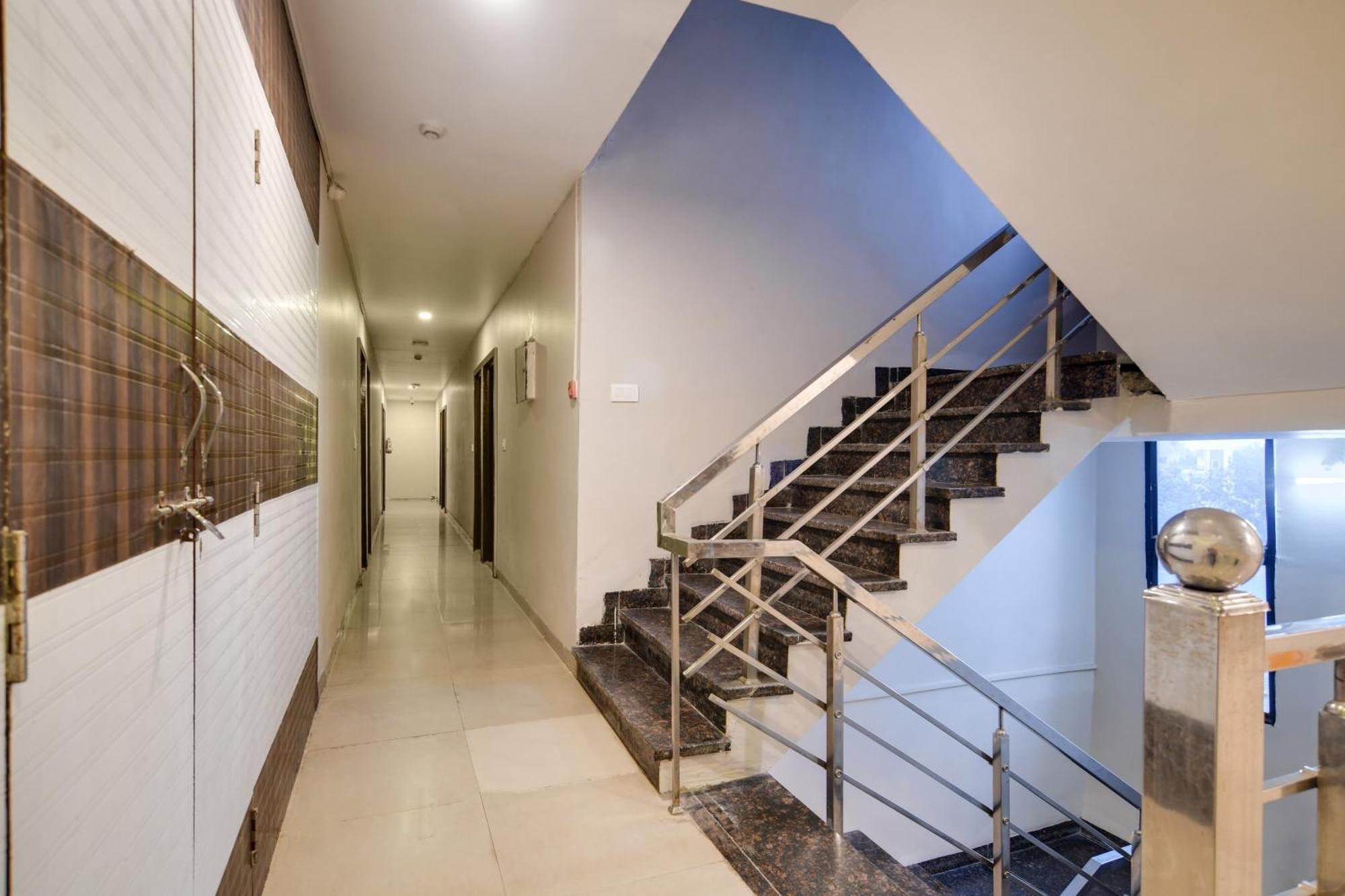 Townhouse Prime Stay インドール エクステリア 写真