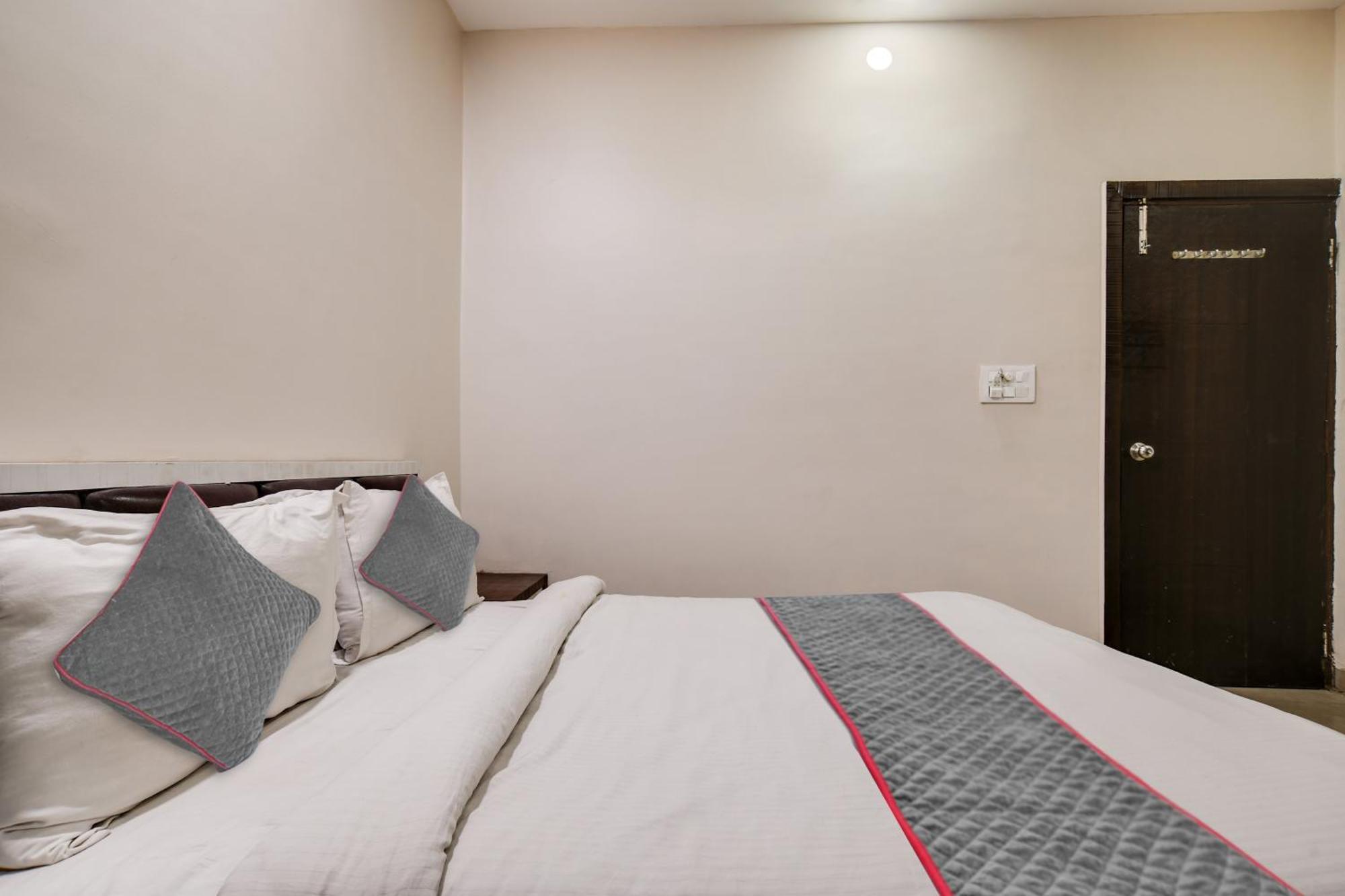 Townhouse Prime Stay インドール エクステリア 写真