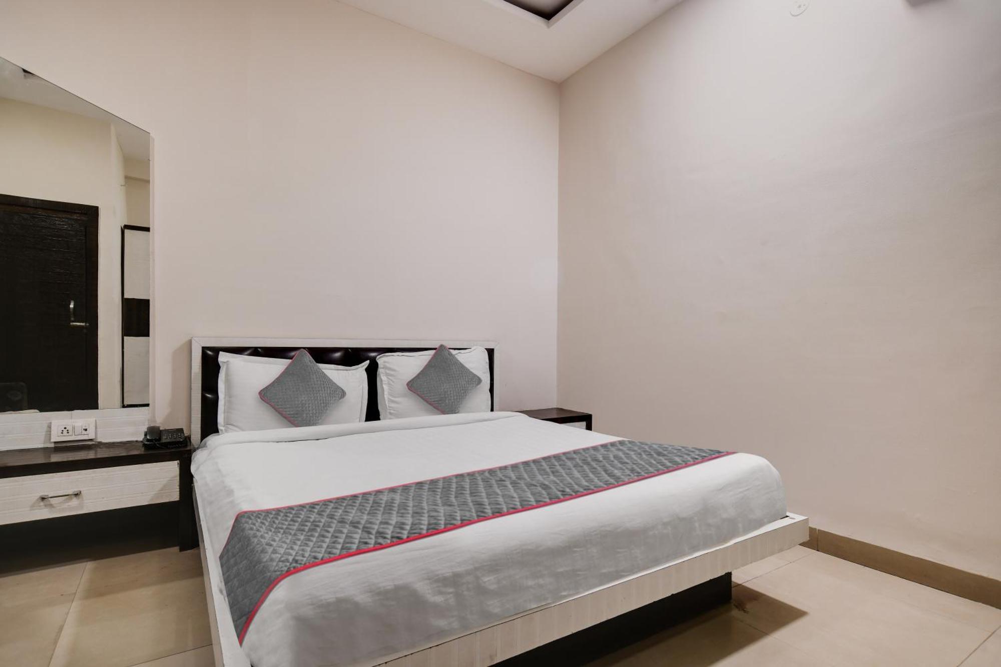 Townhouse Prime Stay インドール エクステリア 写真